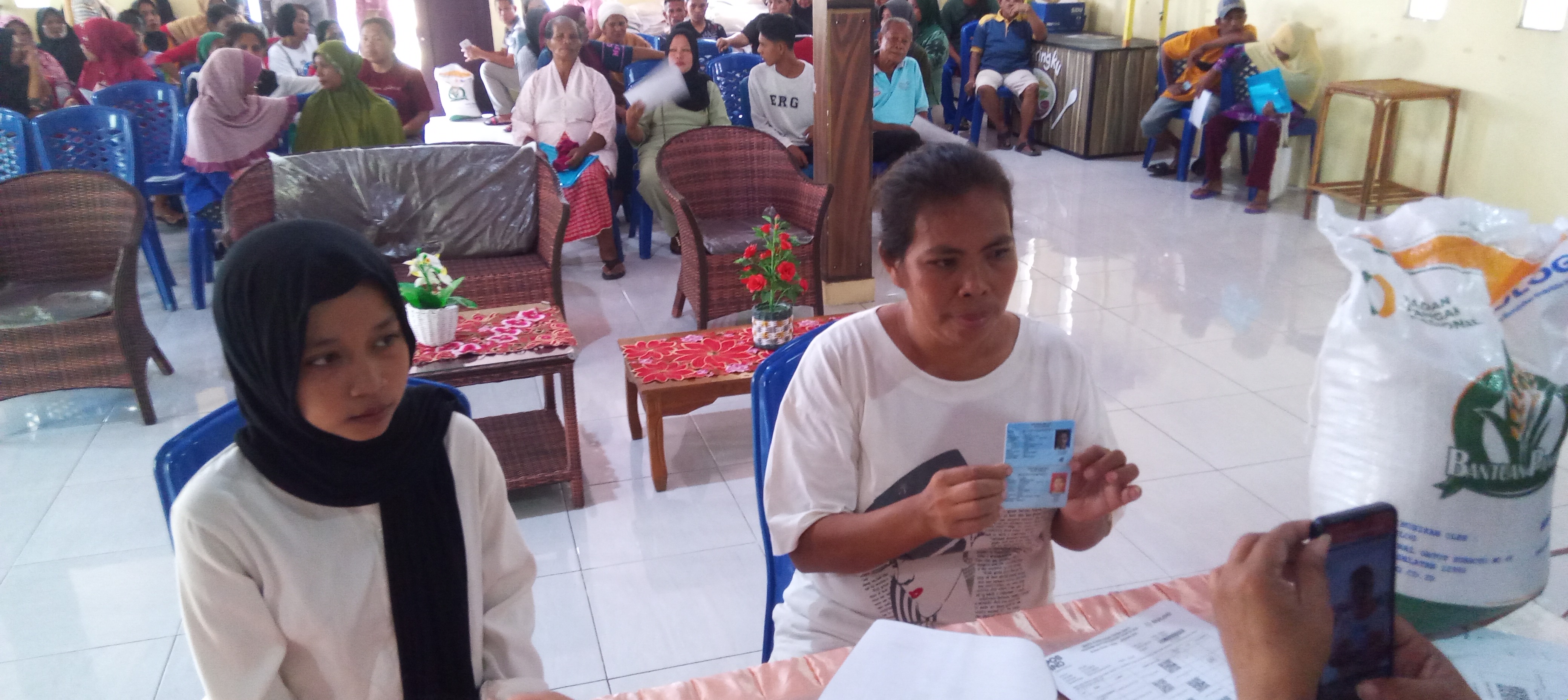 Bantuan Pangan Beras Periode Januari 2024 Disalurkan Kepada 122 KPM